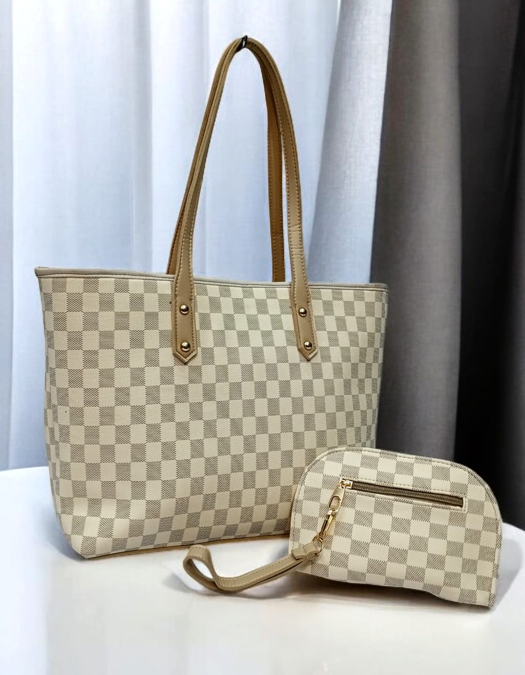 LV 2pcs